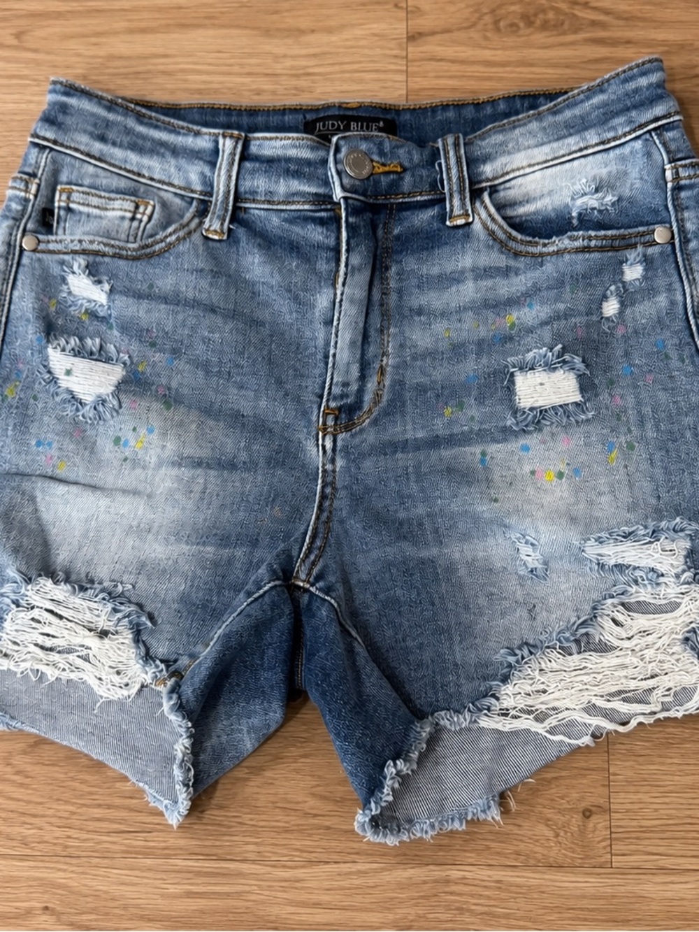 Judy Blue Light Wash Distressed Denim Shorts with Paint Speckles Medium